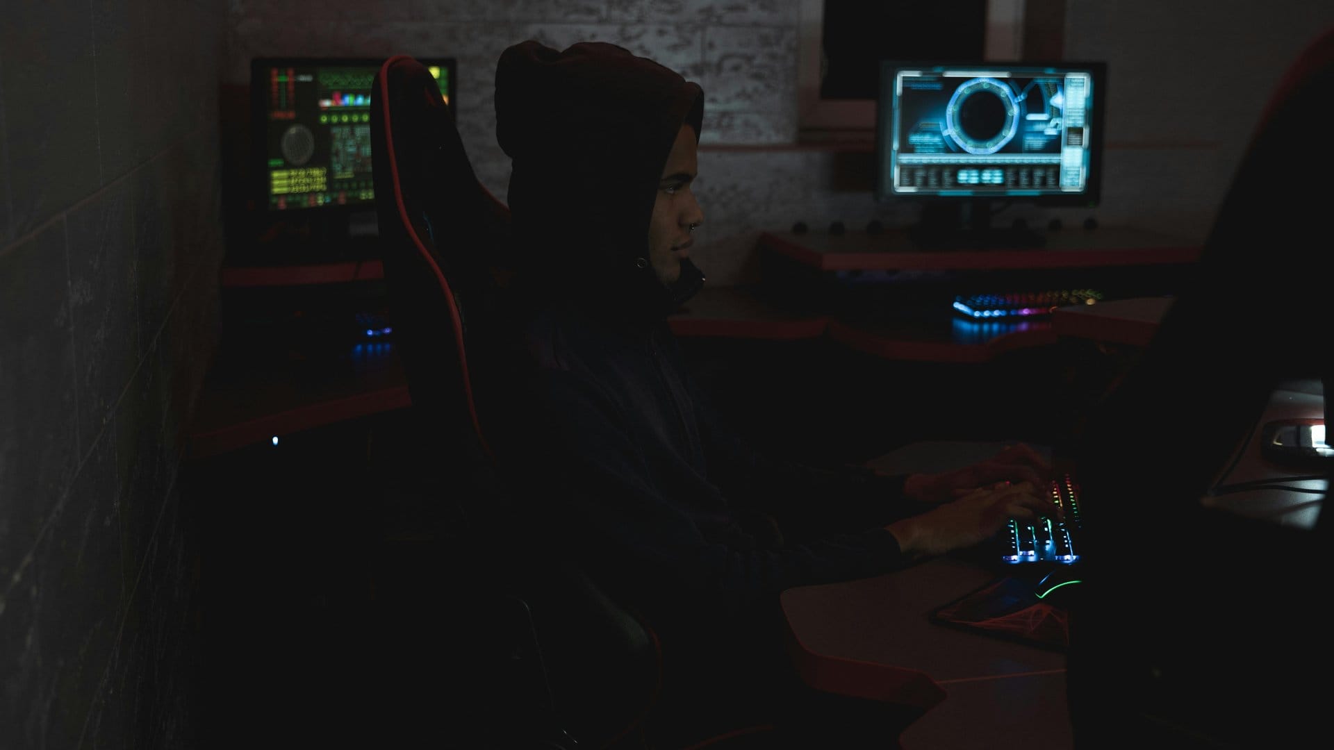 How to Move from Help Desk to SOC Analyst — photo by Tima Miroshnichenko via Pexels