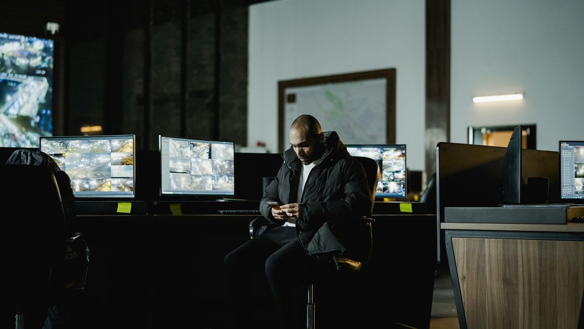 What Is a SOC Analyst and How Do You Become One? — photo by AMORIE SAM via Pexels